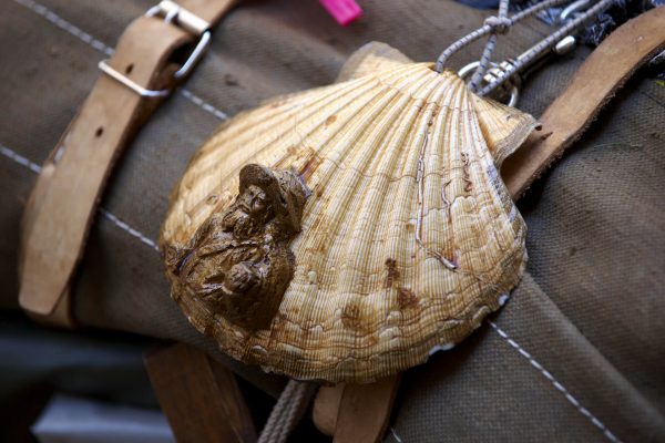 chemin de saint jacques Le Puy-en-Velay Conques St Jacques_Coquille©C.Bousquet