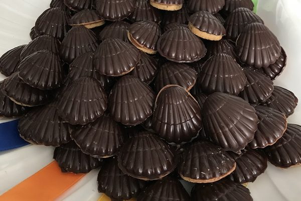 Chemins-de-saint-jacques-coquille-sablée-en-chocolat-Le-Puy-en-velay-genève-Conques-Lyon-Cluny-2-600x400